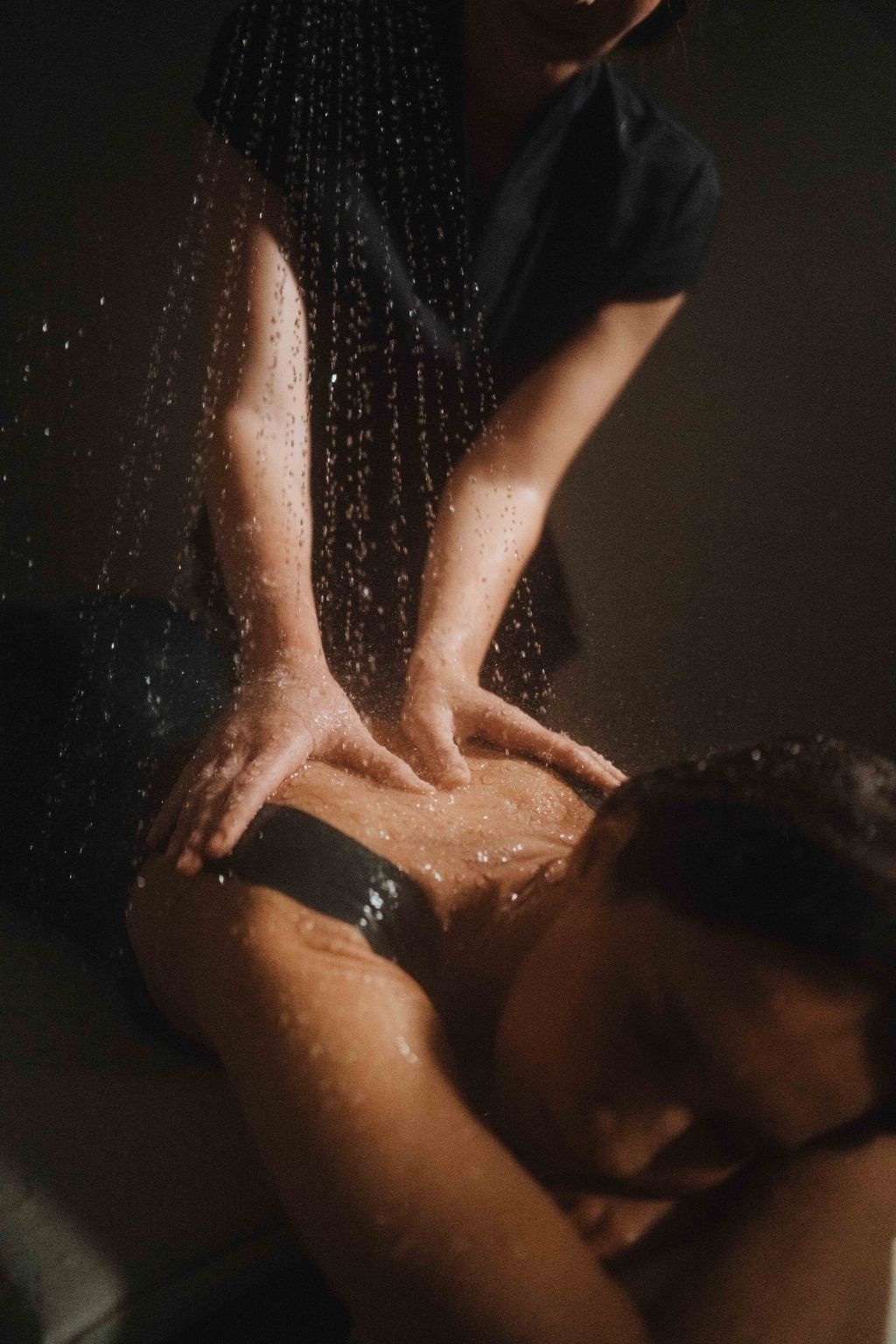 Massage sous affusion d'eau thermale
